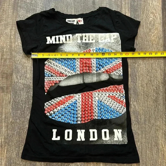 Protect Your London brand graphic t shirt - Picture 3 of 6